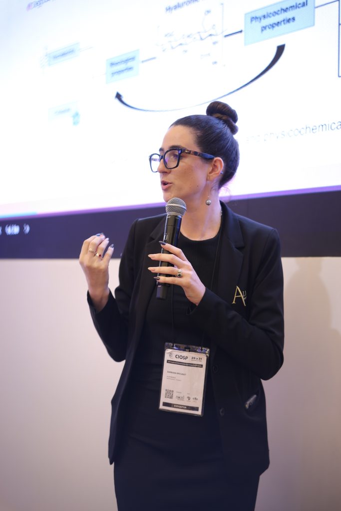 professora aula microagulhamento